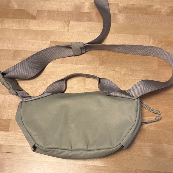 Lululemon All Day Essentials Belt Bag 2.5L 2.5 L Linen / White opal purse handle - Picture 6 of 9